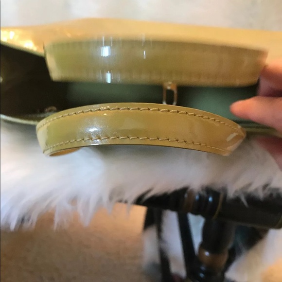 Louis Vuitton Wilshire. 9C120320F. Color is Vernis - Picture 5 of 8